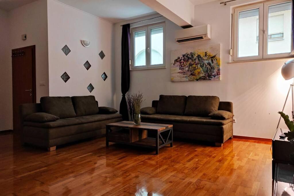Spacious Apartment Near City Center And The Beach Σπλιτ Εξωτερικό φωτογραφία